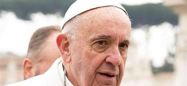  بالفيديو: ماذا سرقت هذه الطفلة من البابا فرنسيس؟