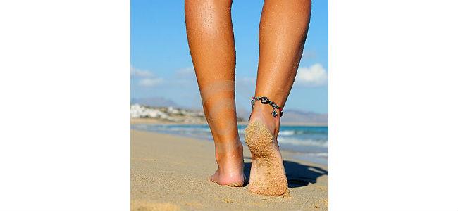 فوائد المشي على الرمل