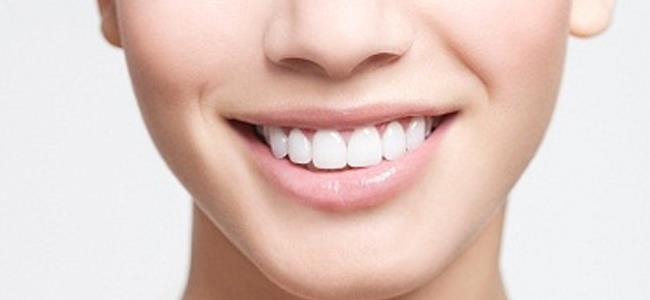 وصفة لتبييض الاسنان في دقيقتين